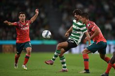 Vasco Sousa tenta encurtar o espaço a Trincão (Foto Miguel Nunes)