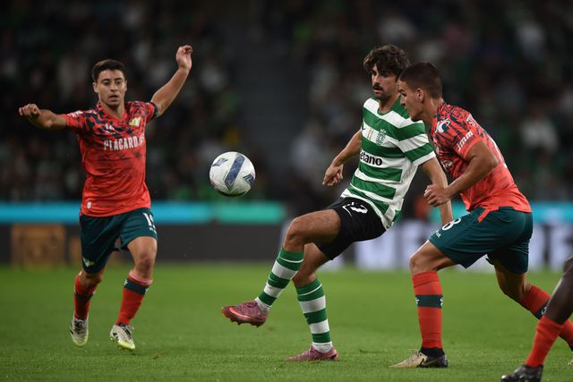 Vasco Sousa tenta encurtar o espaço a Trincão (Foto Miguel Nunes)