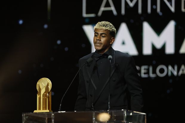 Lamine Yamal venceu o Troféu Kopa masculino - Foto: Mohammed Badra/EPA