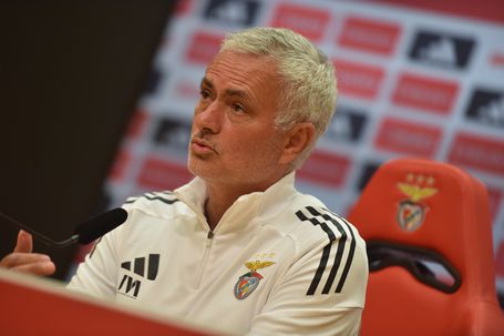 José Mourinho em conferência de imprensa - Foto: Miguel Nunes