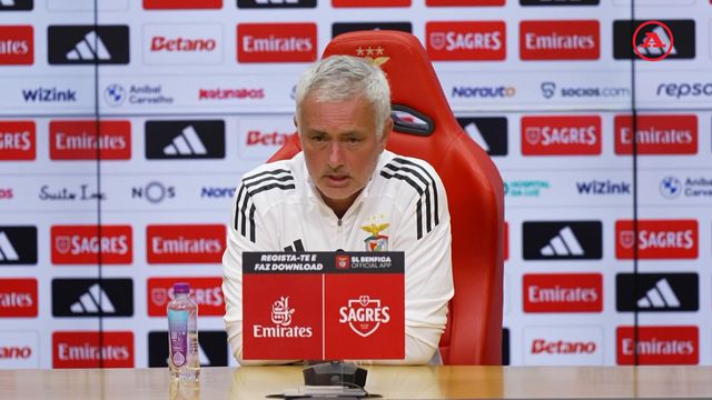 Mourinho: «Isto é uma equipa de miúdos com um homem que é campeão do mundo»