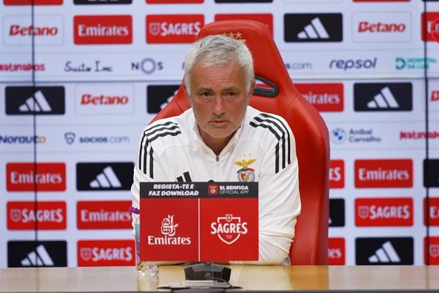 Mourinho: «Fiquei agradado com o facto de candidatos terem proferido palavras de respeito»