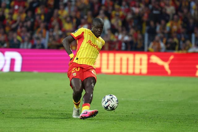 Malang Sarr mudou-se para o Neom após duas épocas no Lens