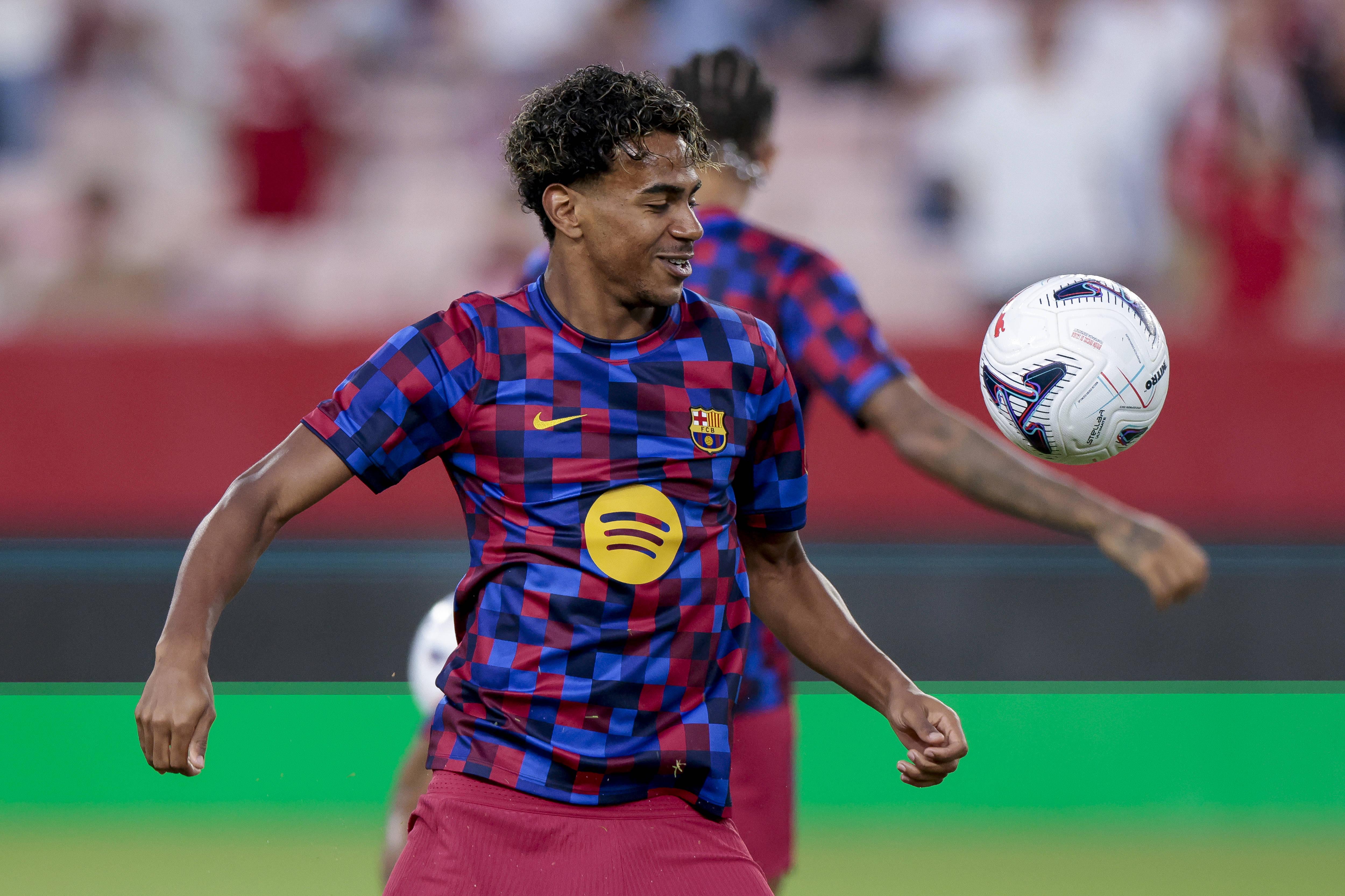 As boas: camisola de aquecimento - Barcelona. Apelativo. «Cores blaugrana num elegante padrão de xadrez»