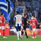 No Dragão, perdemos. E perdemos mal. O Benfica tem de jogar mais e melhor, sim. Mas também tem de se defender mais e melhor — Foto: ROGÉRGIO FERREIRA/KAPTA+