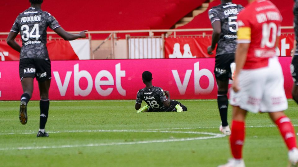 VÍDEO: Candidato ao Puskás? Jogador do Metz faz golaço antes do meio-campo