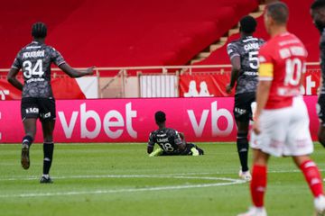 VÍDEO: Candidato ao Puskás? Jogador do Metz faz golaço antes do meio-campo