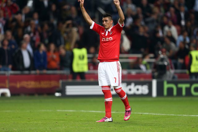 VÍDEO: a reação de Cardozo ao ouvir cântico dos adeptos do Benfica