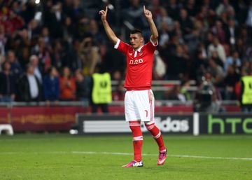 VÍDEO: a reação de Cardozo ao ouvir cântico dos adeptos do Benfica