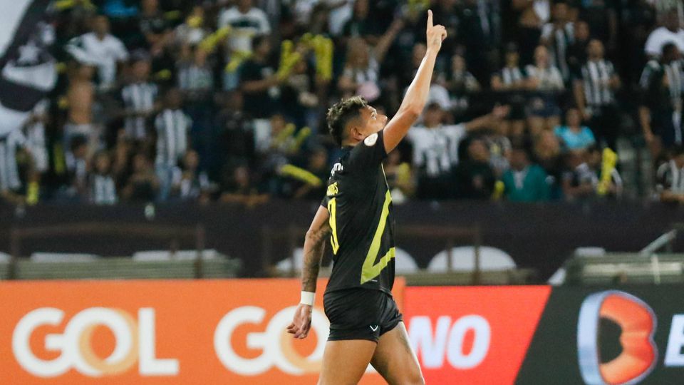 Botafogo volta a escorregar em jogo repartido por dois dias