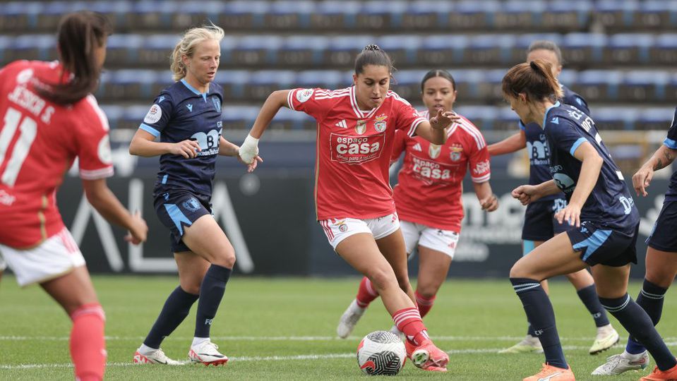 Benfica intratável goleia Famalicão