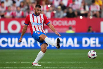 VÍDEO: Jogador do Girona 'derrete' árbitro ao intervalo