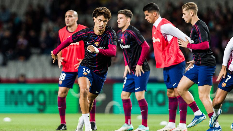 Vídeo: João Félix estremece a baliza de Unai Simón