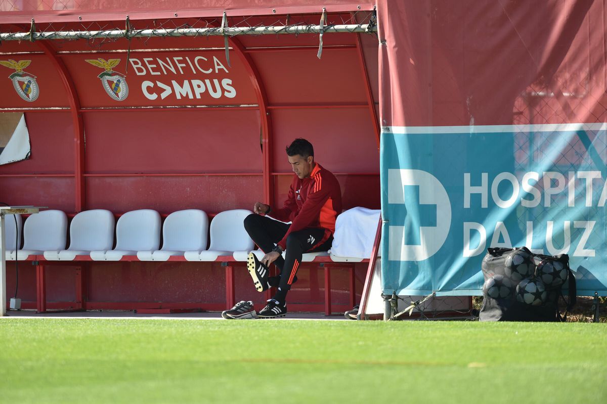 Lage irritado: Benfica empata com Lusitano de Évora antes do Mundial