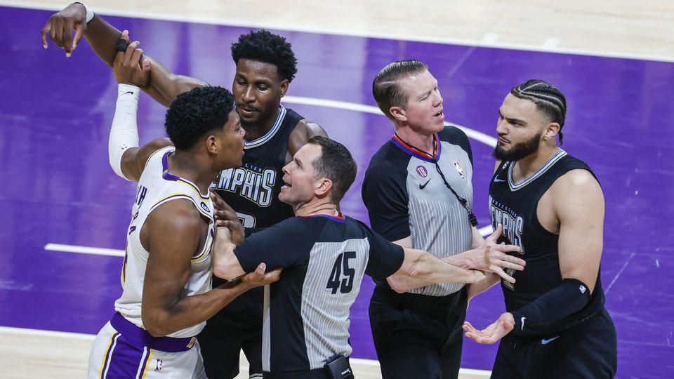 O que muda nas regras da NBA: simulação definitivamente dá falta técnica