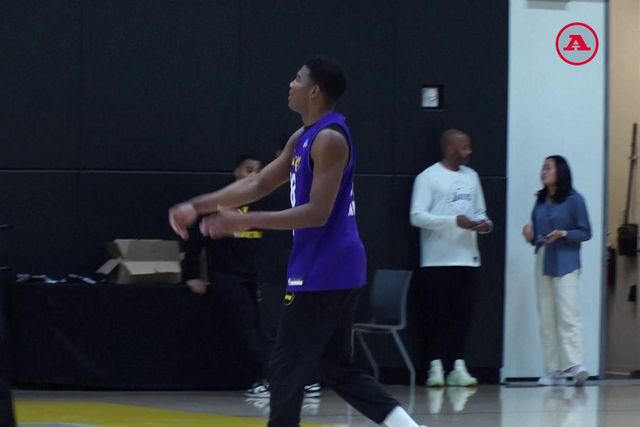 Filho de LeBron James revela como chama o pai durante jogos