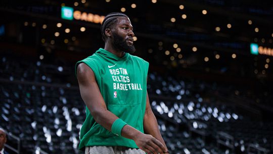 NBA, factos e figuras: Neemias volta a ser um cromo; Wemby em Paris, a ponte Bill Russell