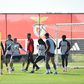 Vídeo: a entrada sobre Akturkoglu no treino do Benfica que motivou queixas e... risos