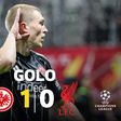 Defesa a dormir e... Liverpool sofreu o primeiro em Frankfurt