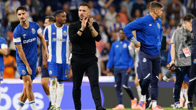 Francesco Farioli convocou 24 jogadores para o duelo com o Nottingham Forest