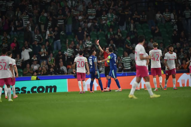 Emerson foi expulso no final da primeira parte. Foto: Miguel Nunes