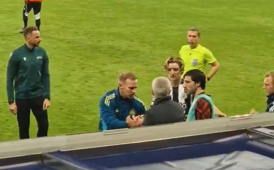 Mourinho ajoelha! Gordon em êxtase total