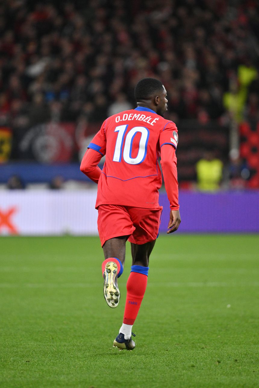 Dembélé regressou aos relvados na vitória do PSG em casa do Bayer Leverkusen