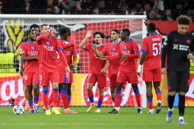 PSG festeja um dos golos diante do Bayer Leverkusen