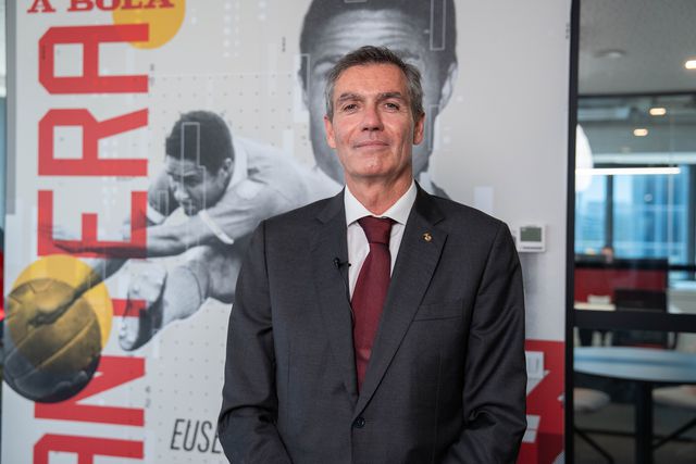 João Noronha Lopes na redação de A BOLA — Foto: BRENO BARISON