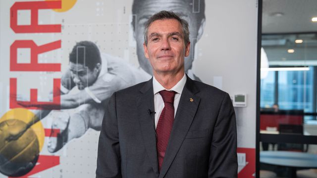 João Noronha Lopes na redação de A BOLA — Foto: BRENO BARISON