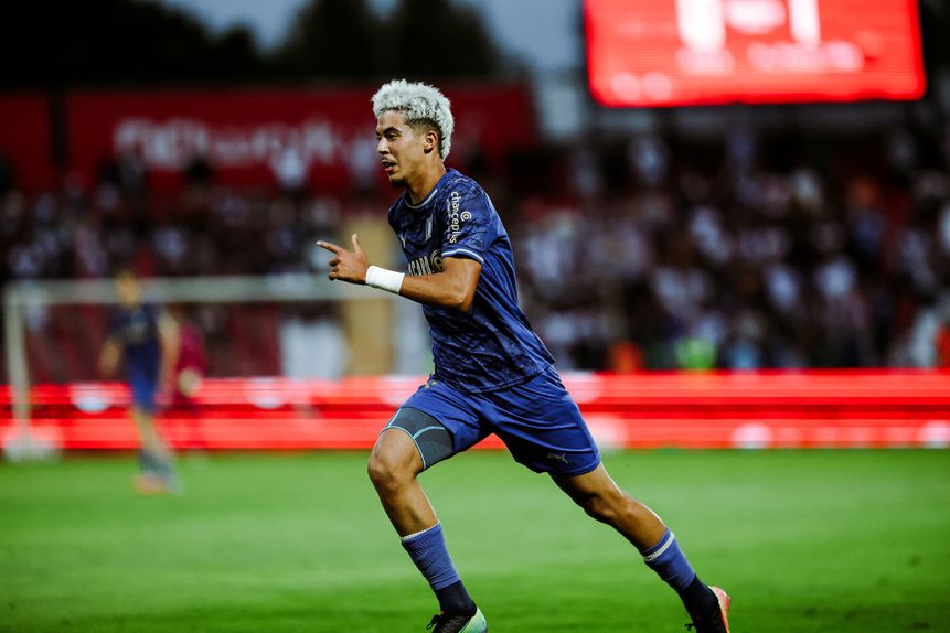 Camisola 21 é o mais recente caso de sucesso da política desportiva dos azuis e brancos - Foto: Famalicão