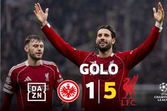 E vão cinco do Liverpool! Szoboszlai fechou as contas com este golaço