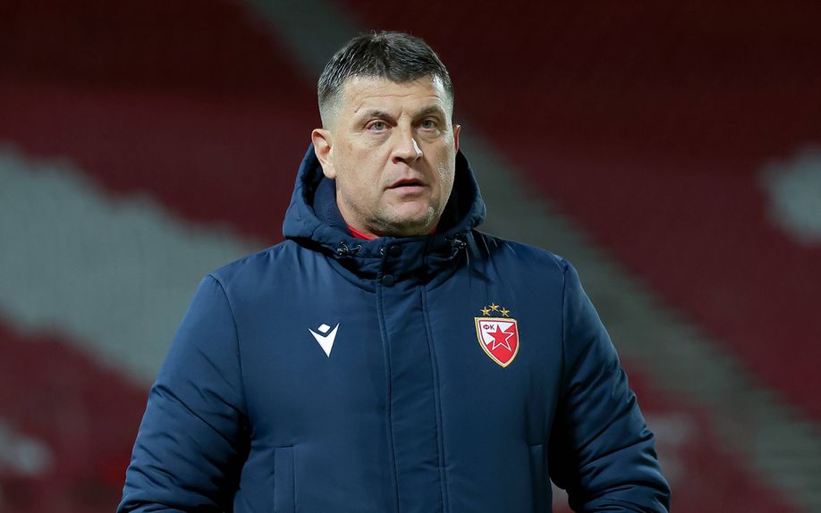 Vladan Milojevic, treinador do Estrela Vermelha, antecipou uma partida bem diferente daquela que disputou com o FC Porto. Foto: Imago
