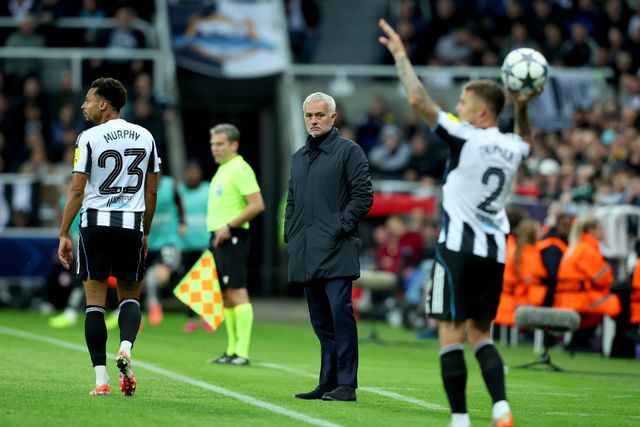 José Mourinho preferiu falar do nível do Newcastle para não falar do nível do Benfica — Foto: IMago