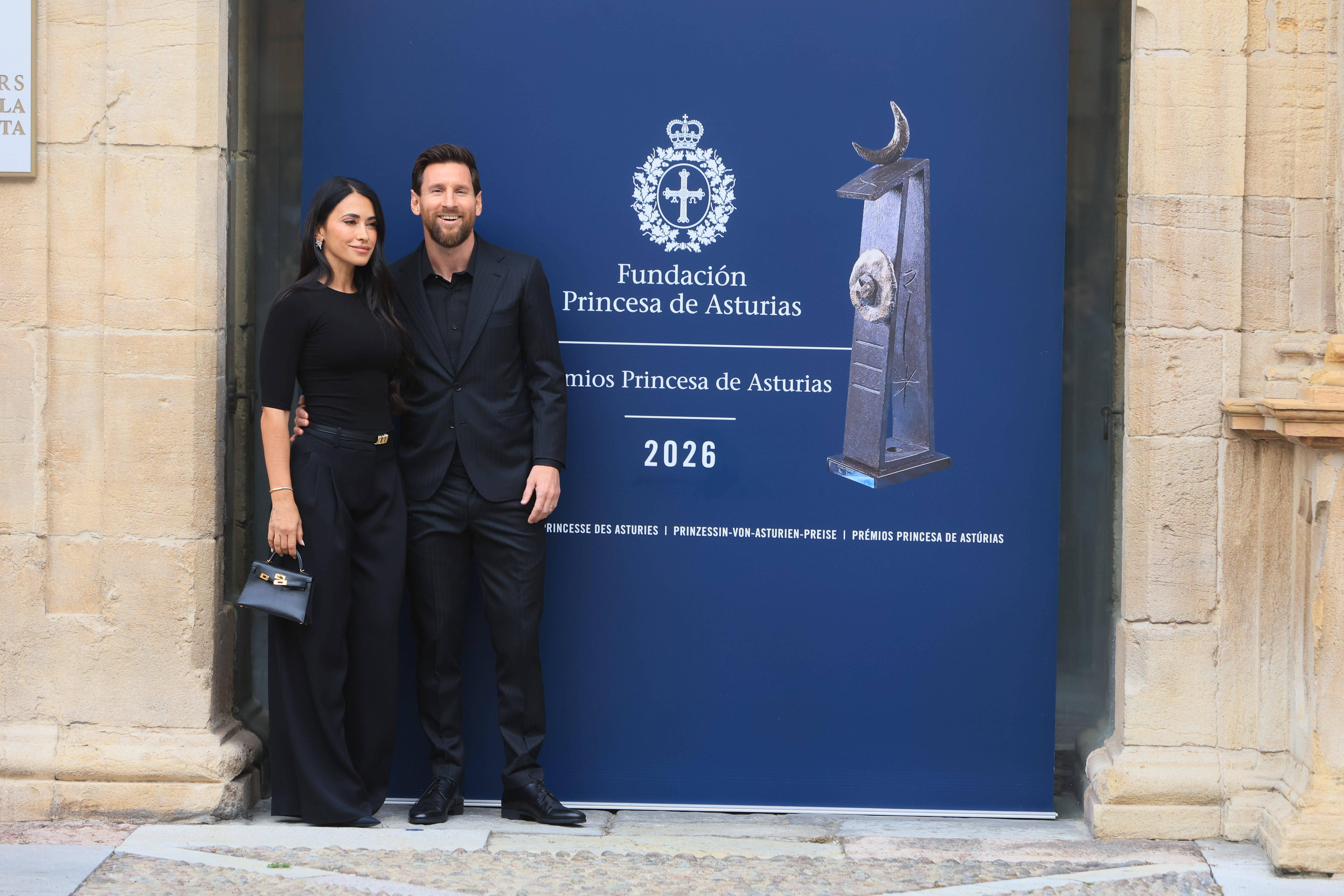 Lionel Messi e a mulher Antonella no Hotel de la Reconquista, em Oviedo, para participar na edição de 2026 dos Prémios Princesa das Astúrias