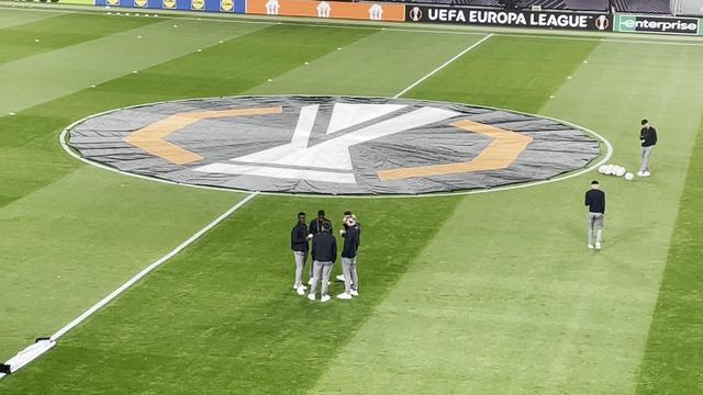 Ambiente no interior do estádio na antecâmara do Ferencváros-Torreense