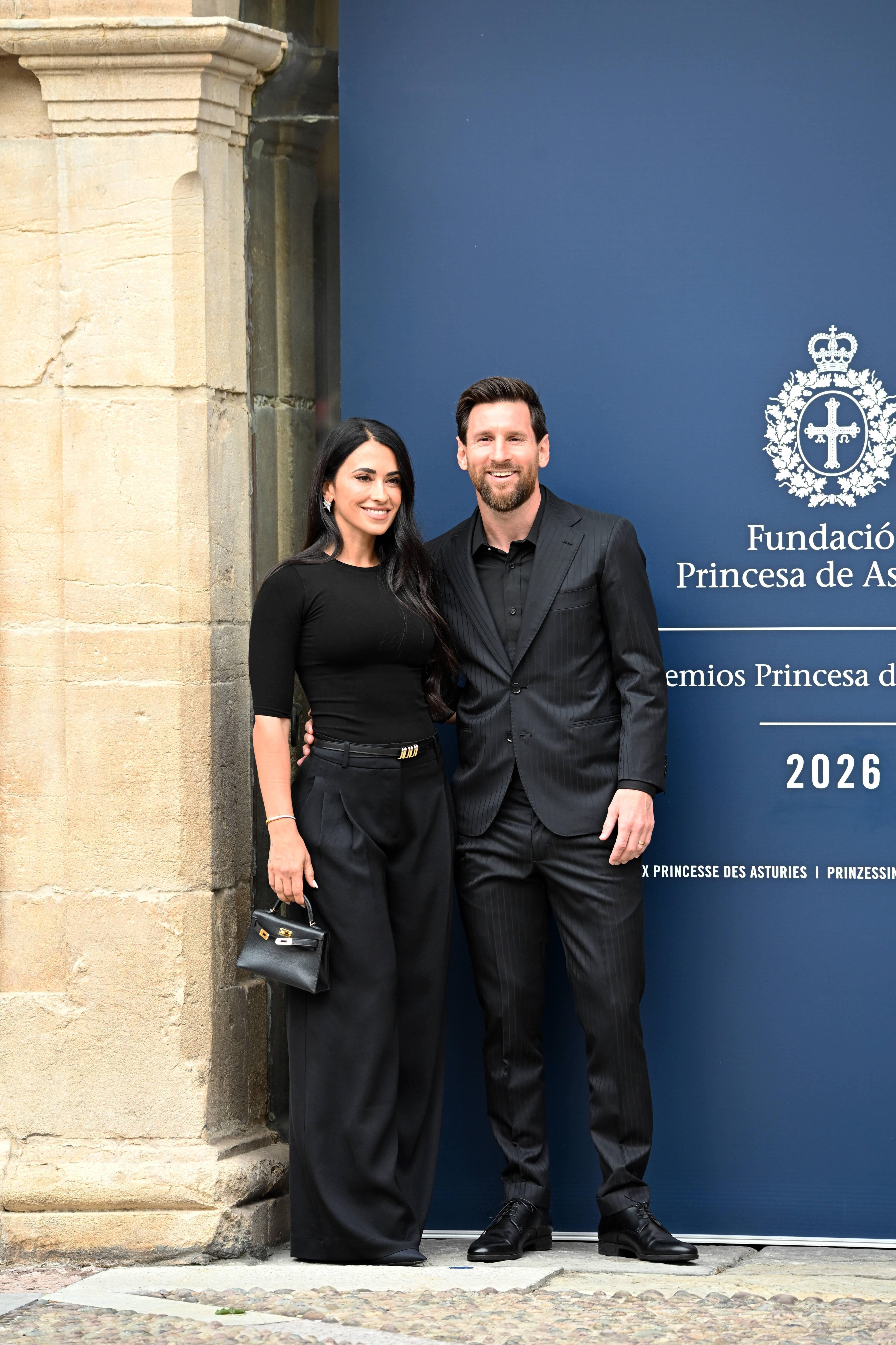 Lionel Messi e a mulher Antonella no Hotel de la Reconquista, em Oviedo, para participar na edição de 2026 dos Prémios Princesa das Astúrias