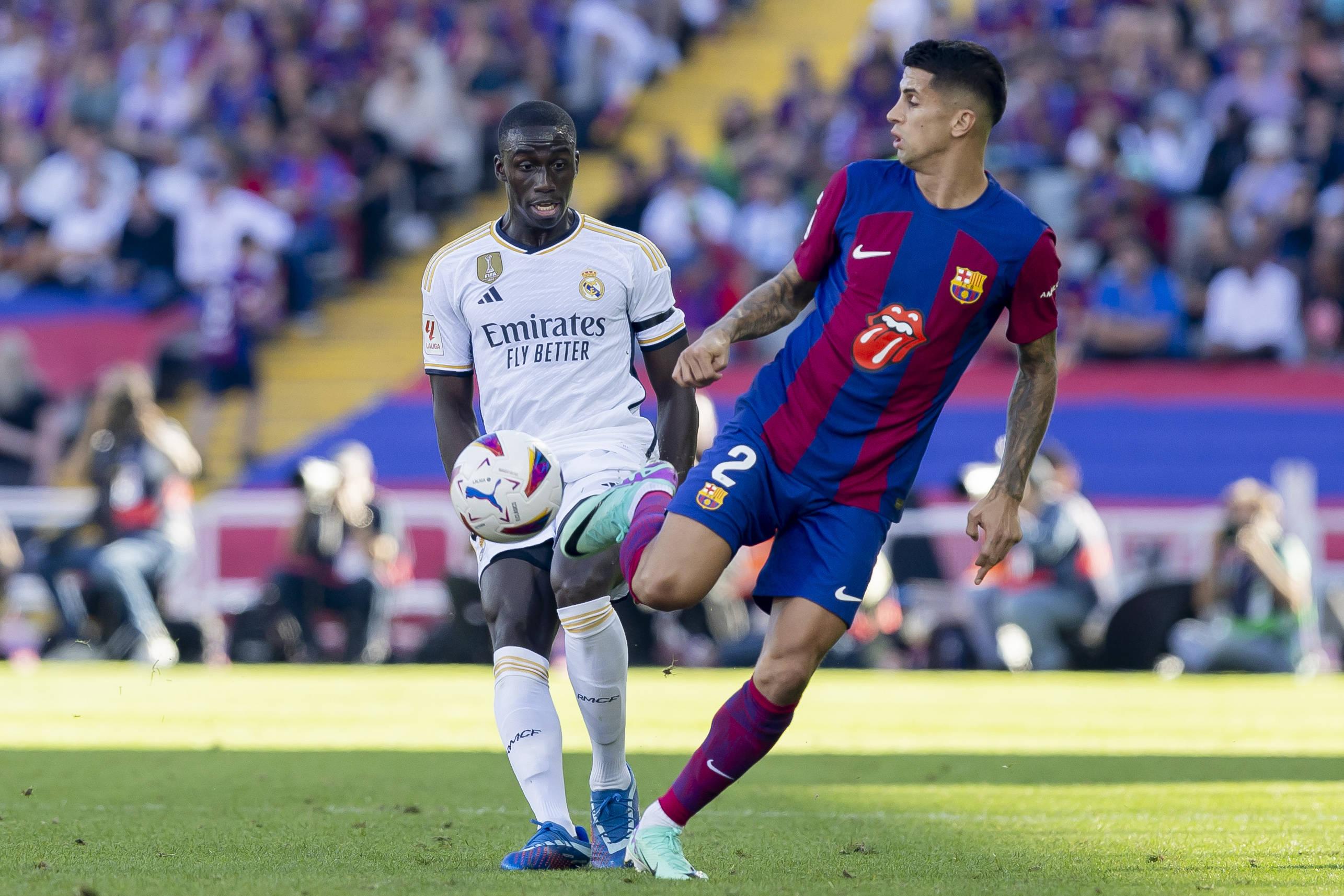 João Cancelo - 3 jogos, 0 golos, 0 assistências - 1 vitória, 2 derrotas (foto: IMAGO)