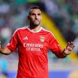 Pavlidis foi contido nos festejos do golo. Foto: EPA/KOSTAKIS SAVVIDES (Omonia-Benfica)