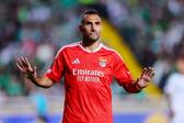 Pavlidis foi contido nos festejos do golo. Foto: EPA/KOSTAKIS SAVVIDES (Omonia-Benfica)