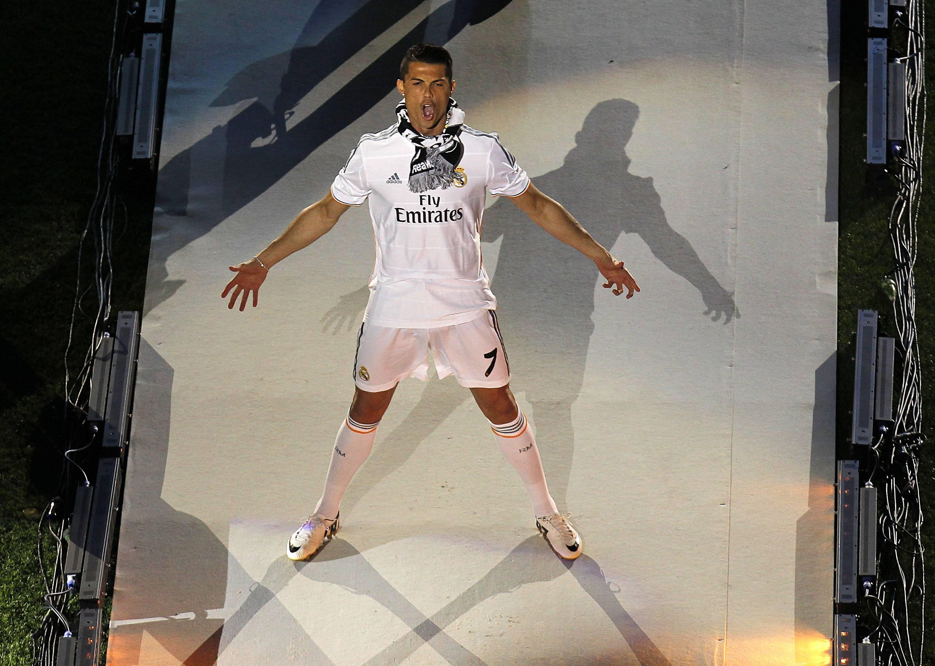 6.º - Cristiano Ronaldo - 8 jogos consecutivos a marcar na Champions, pelo Real Madrid (de setembro de 2013 a abril de 2014)