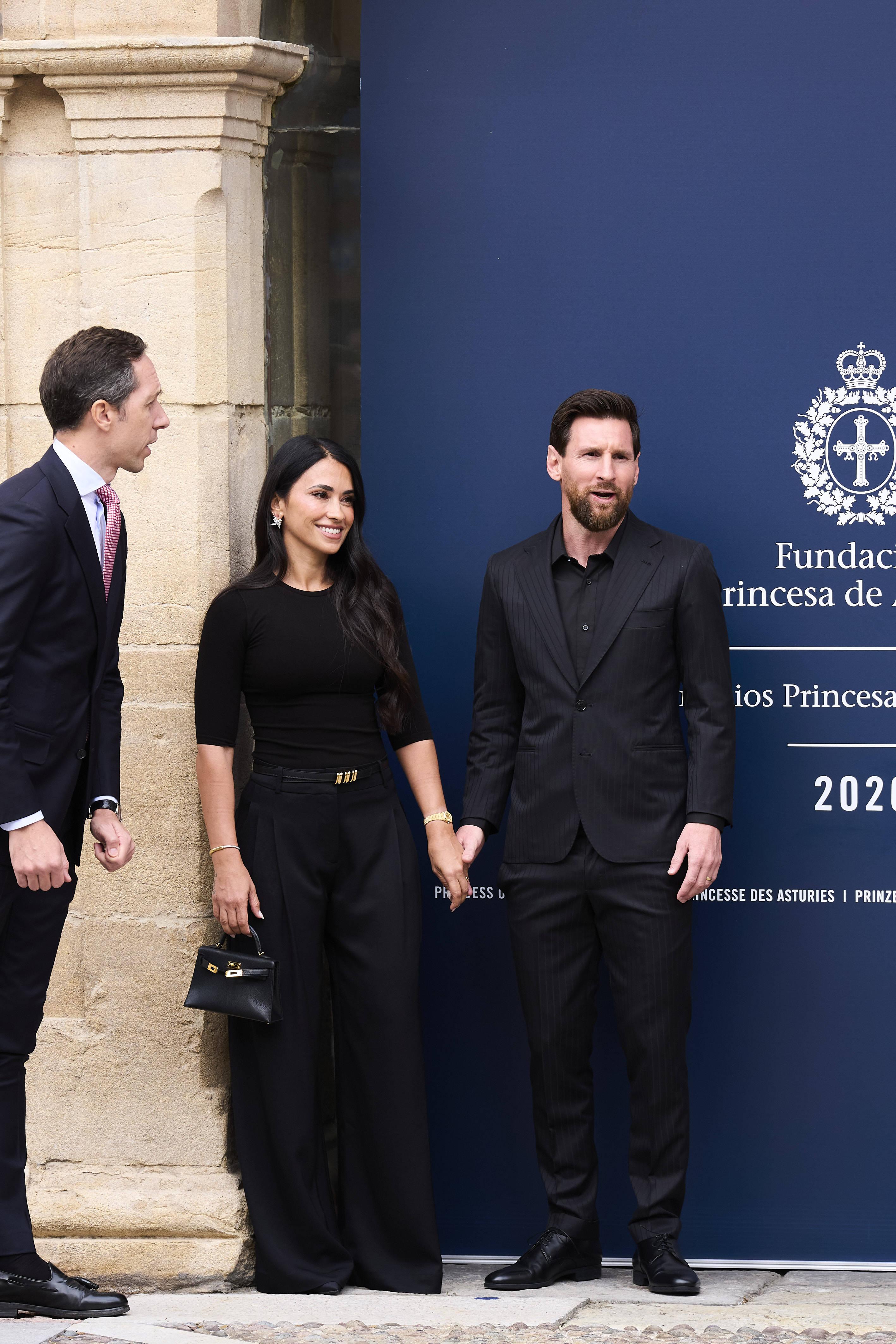 Lionel Messi e a mulher Antonella no Hotel de la Reconquista, em Oviedo, para participar na edição de 2026 dos Prémios Princesa das Astúrias