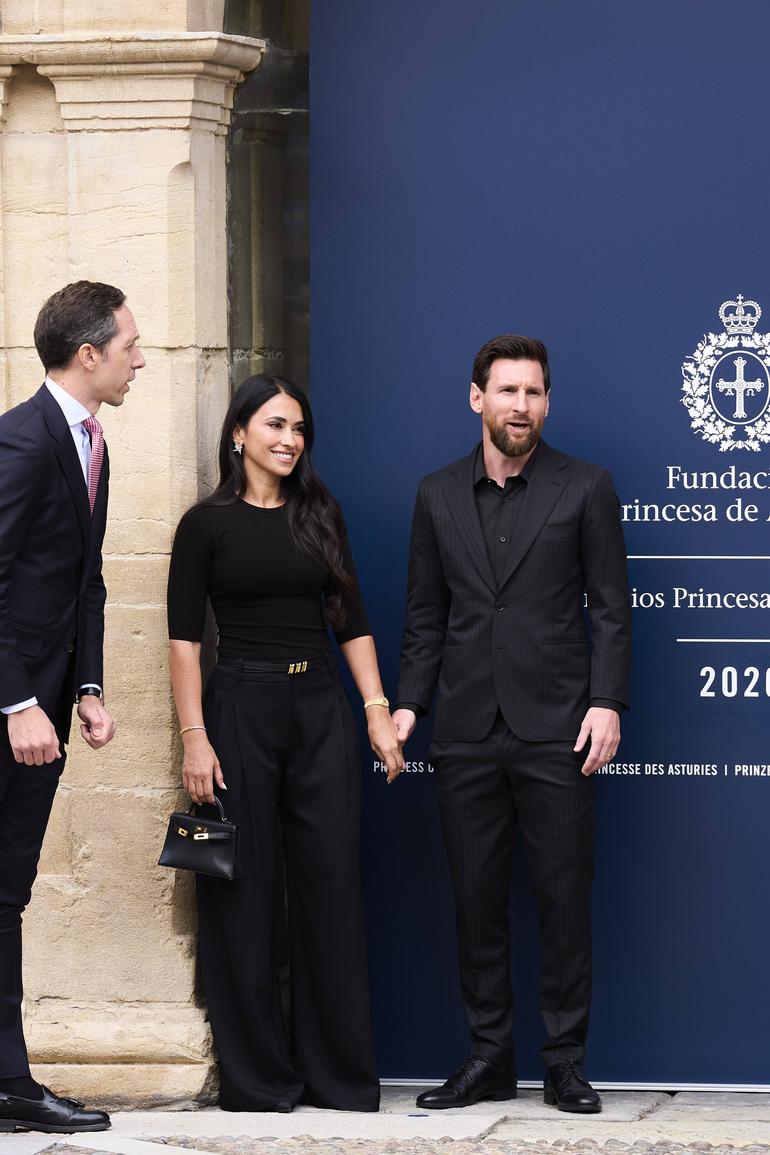 Lionel Messi e a mulher Antonella no Hotel de la Reconquista, em Oviedo, para participar na edição de 2026 dos Prémios Princesa das Astúrias