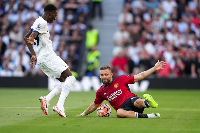 Luke Shaw regressa aos treinos após lesão impeditiva desde agosto