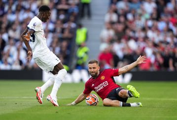 Luke Shaw regressa aos treinos após lesão impeditiva desde agosto