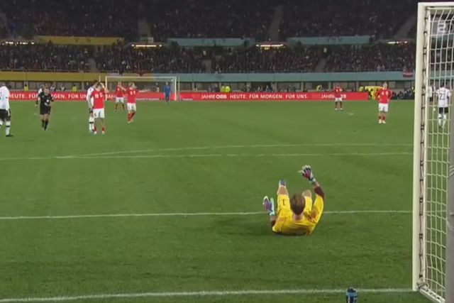 Selecionador da Alemanha pede ao seu guarda-redes para simular lesão (vídeo)