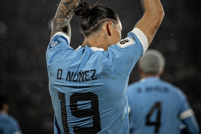 Darwin Núñez bisa, Uruguai de Marcelo Bielsa é líder à condição
