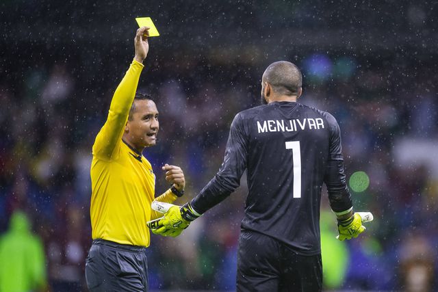 Guarda-redes das Honduras viu dois amarelos, mas não foi expulso: a explicação