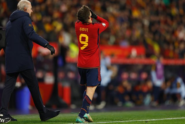 Lesionado, Gavi é aconselhado a ter «paciência»: «Eu não tive e paguei caro»