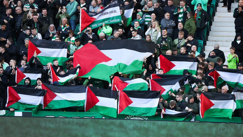 UEFA multa Celtic por exibição de bandeiras da Palestina